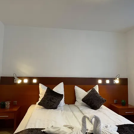 Griffin Am Neumarkt Otel Köln