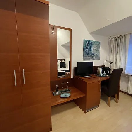 Griffin Am Neumarkt Otel 3*