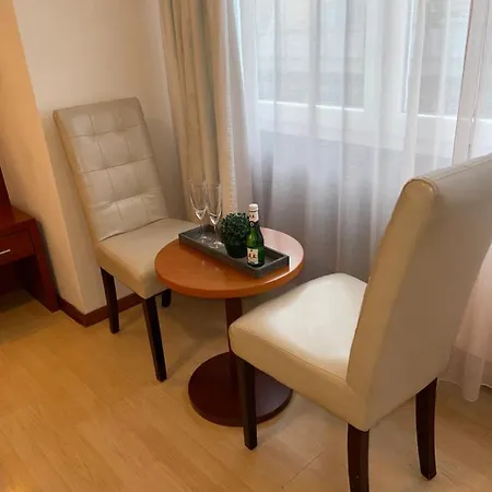 Griffin Am Neumarkt Hotel 3*
